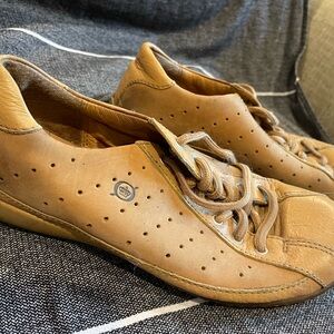 Born tan shoes